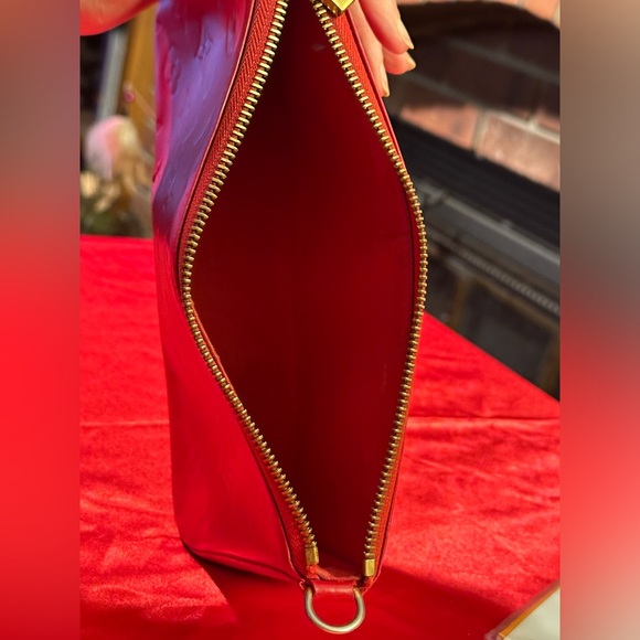 WOW POSHMARK - Authentic Louis Vuitton Red Crossbody FOR Concerts & Festivals - Picture 11 of 16